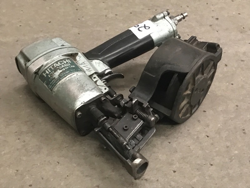 lot 29 image: Hitachi NV-45AB2 Pneumatic Coil Roo...
