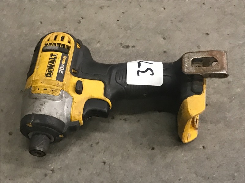 lot 37 image: DeWalt 20Volt DCF885 14 Impact Dr...