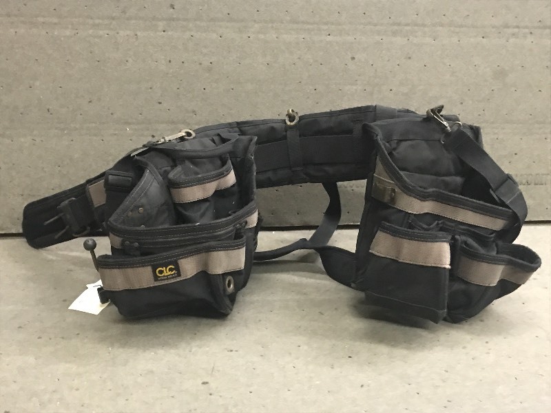 lot 73 image: Like New Deluxe Heavy Duty Tool Bel...