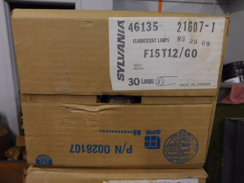 lot 20 image: GTE Sylvania Fluorescent Bulbs