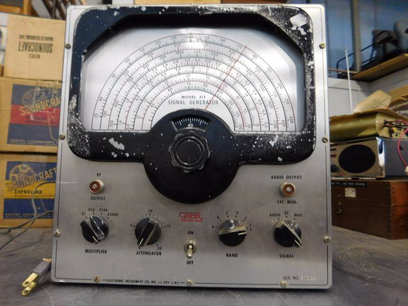 lot 12 image: Vintage Eico Signal Generator