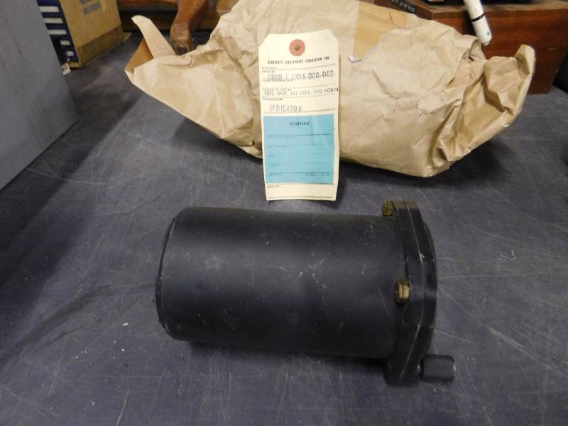 lot 16 image: U.S. Navy Attitude Gyro Indicator
