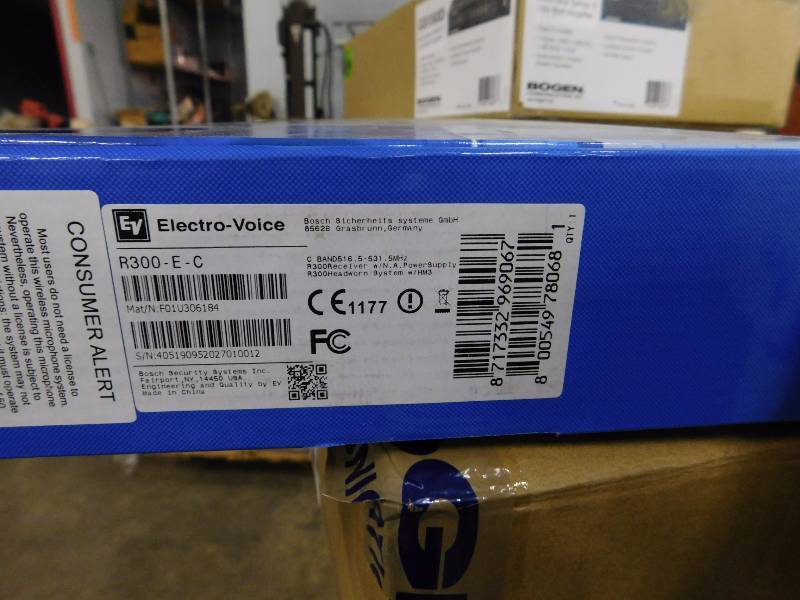 lot 61 image: NEW Electro-Voice R300 Wirless Microphone System