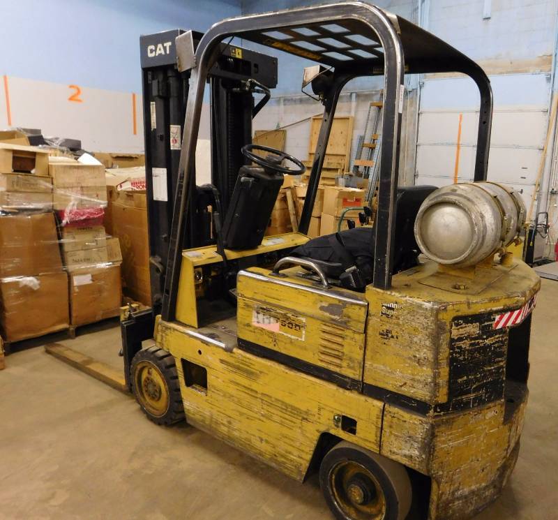 lot 64 image: 5000lb Cat T50D Forklift