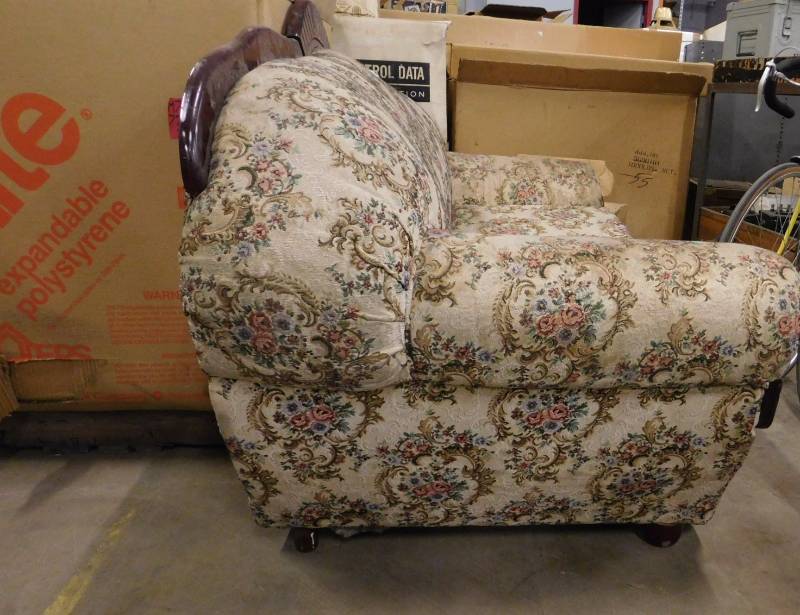 lot 68 image: Vintage Couch