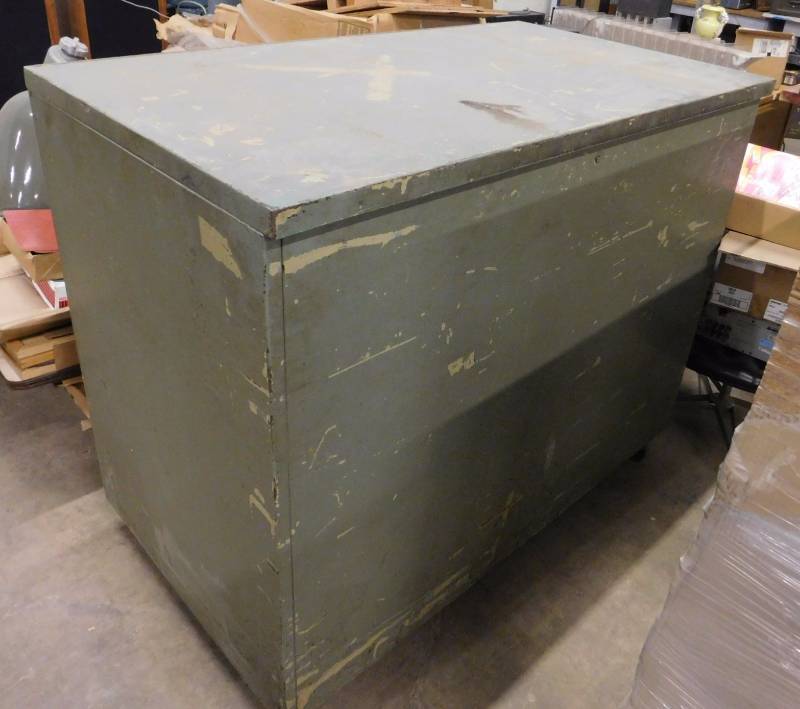lot 71 image: Rolling Metal Storage Unit Job Box