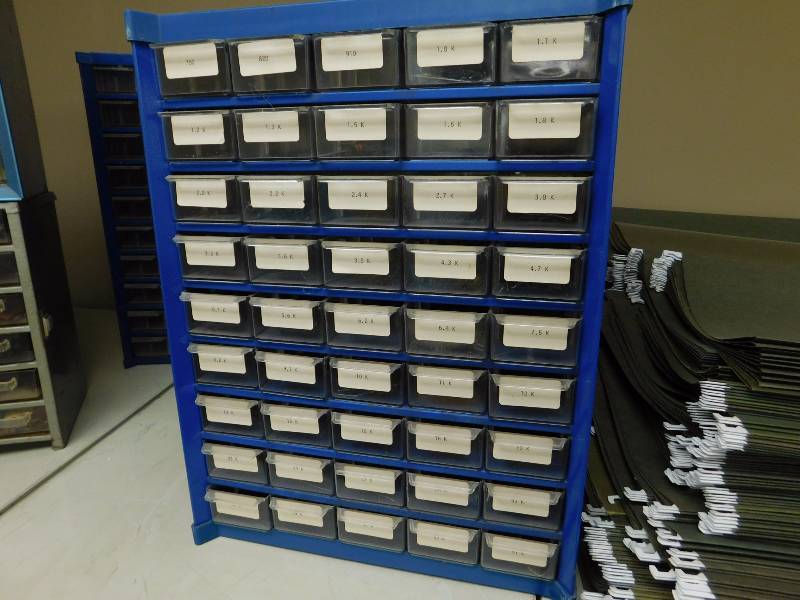 lot 93 image: 5 Multi Drawer Organizers full of assorted electronic components