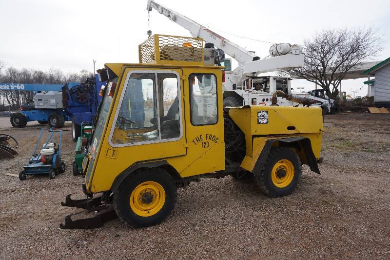 Bombardier BM-50 4 x 4 Articulating Side Walk Snow Blower With Rear SaltSand Spreader