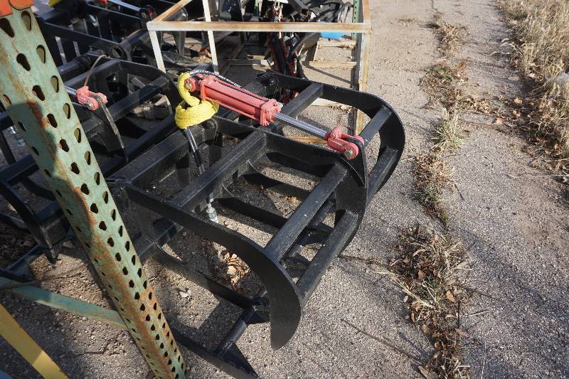 Universal Mount Bobcat Skid Loader Skid Steer 48 Root Grapple Bucket