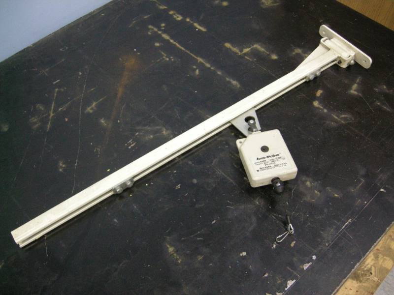 lot 8 image: Aeromotive Balancer on Trolly Arm