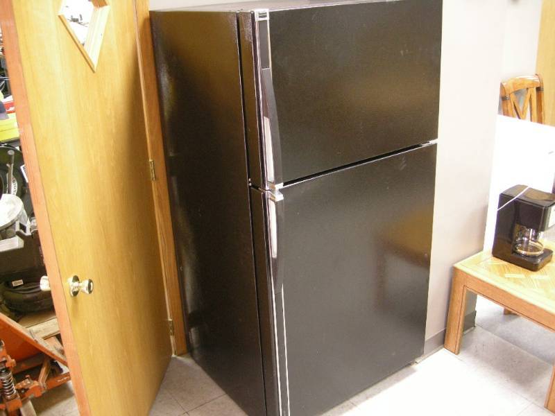 lot 16 image: Kenmore RefridgeratorFreezer