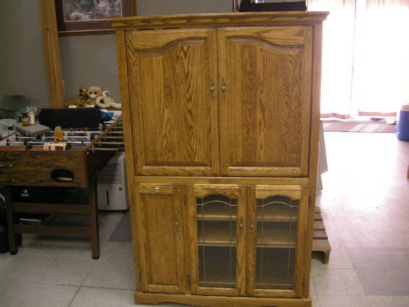 lot 17 image: Oak Entertainment Cabinet