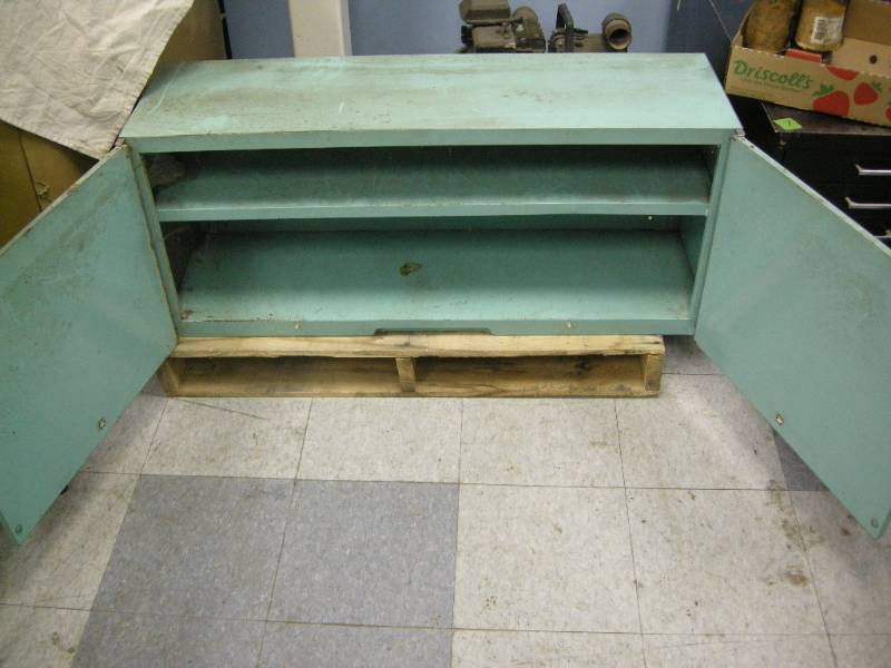 lot 53 image: Metal Wall Cabinet