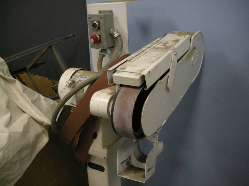 lot 55 image: Burr King 2-12 X 60 Belt Sander