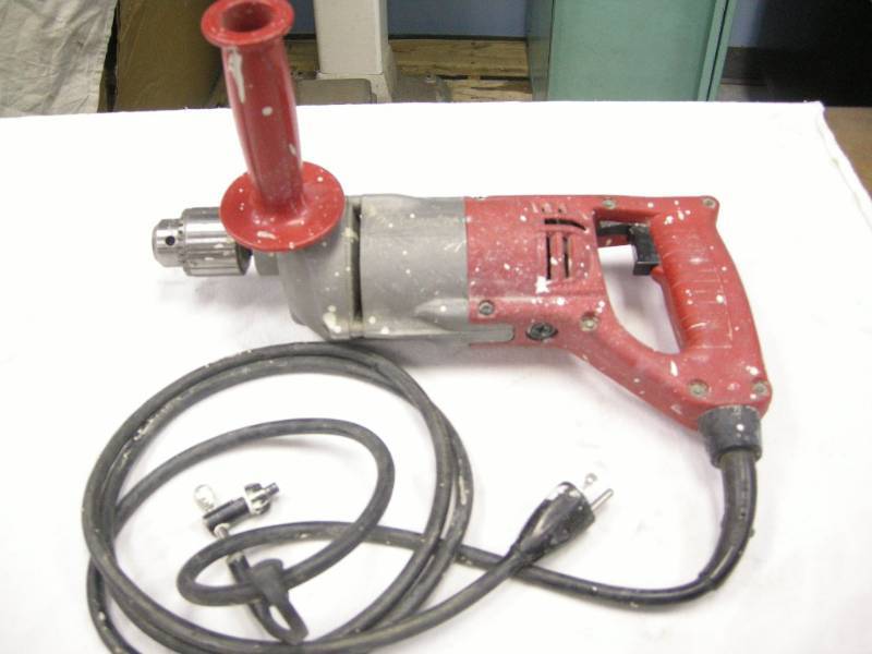 lot 21 image: Milwaukee Heavy Duty 12 Drill