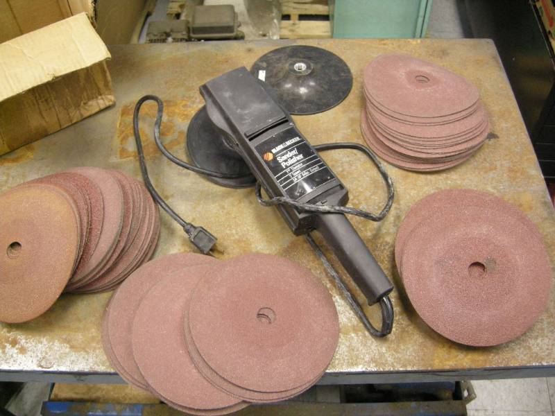 lot 30 image: B&D SanderPolisher with Discs