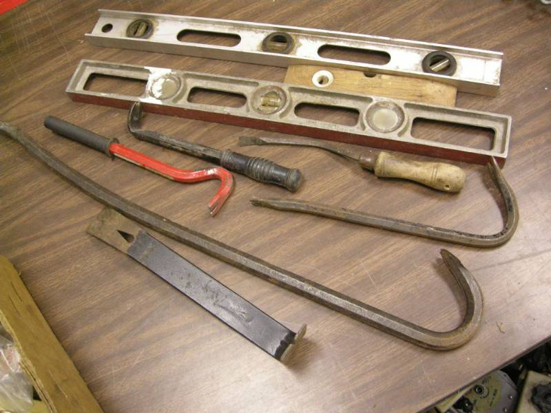 lot 36 image: Levels and Prybars