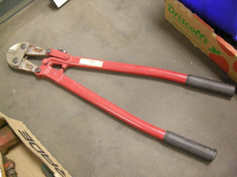 lot 45 image: 24 Bolt Cutter