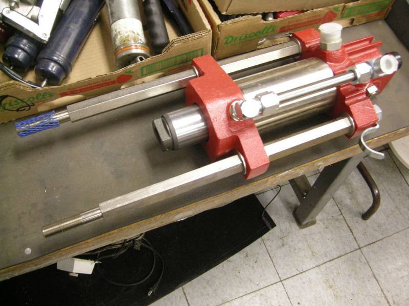 lot 48 image: Titan Tool Inc Cylinder