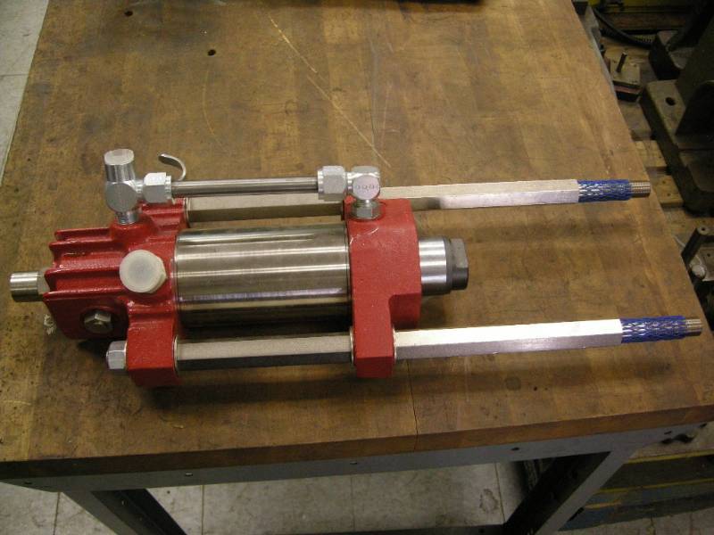 lot 50 image: Titan Tool Inc Cylinder