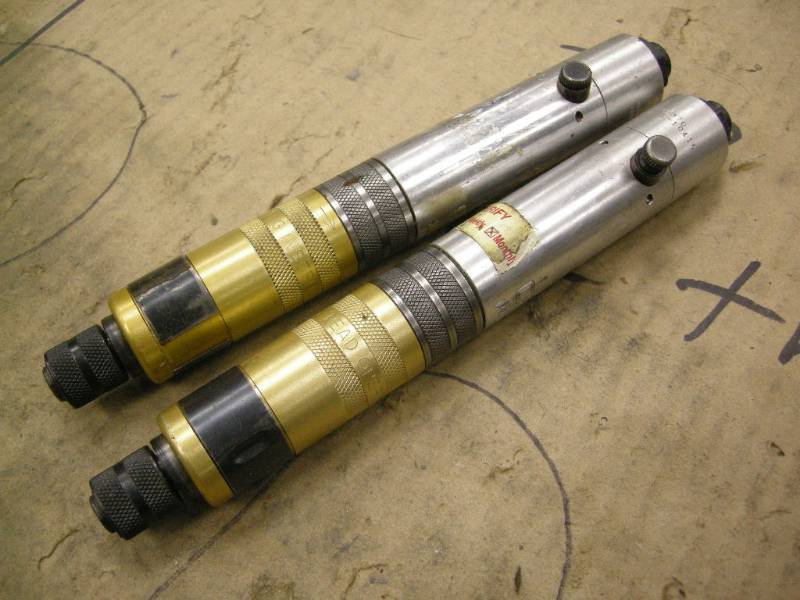 lot 93 image: 2 Cleco Pneumatic Hex Screwdrivers