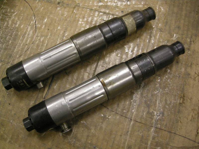 lot 100 image: 2 Aro Pneumatic Inline Hex Drivers