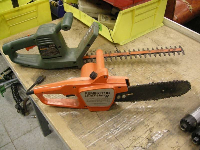 lot 104 image: Electric Saw and Trimmer