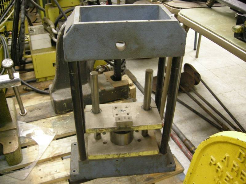 lot 112 image: Press Set Up