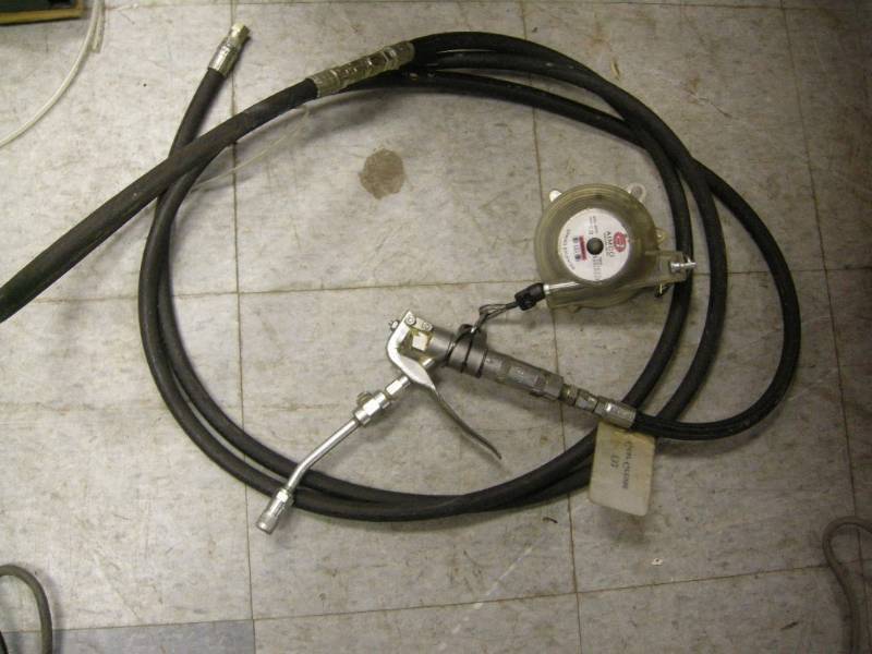 lot 136 image: Grease Gun and Balancer