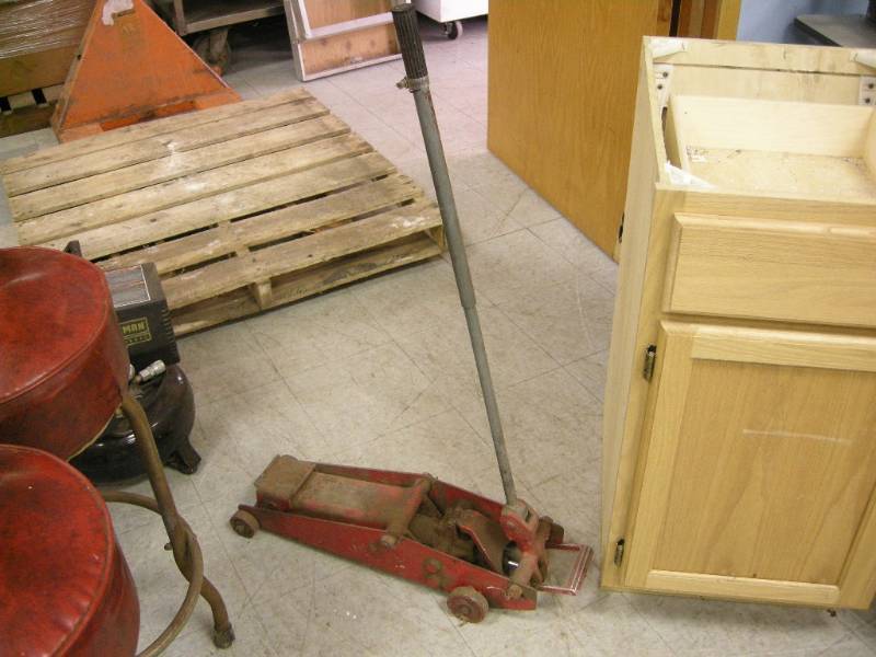 lot 154 image: Hydraulic Floor Jack