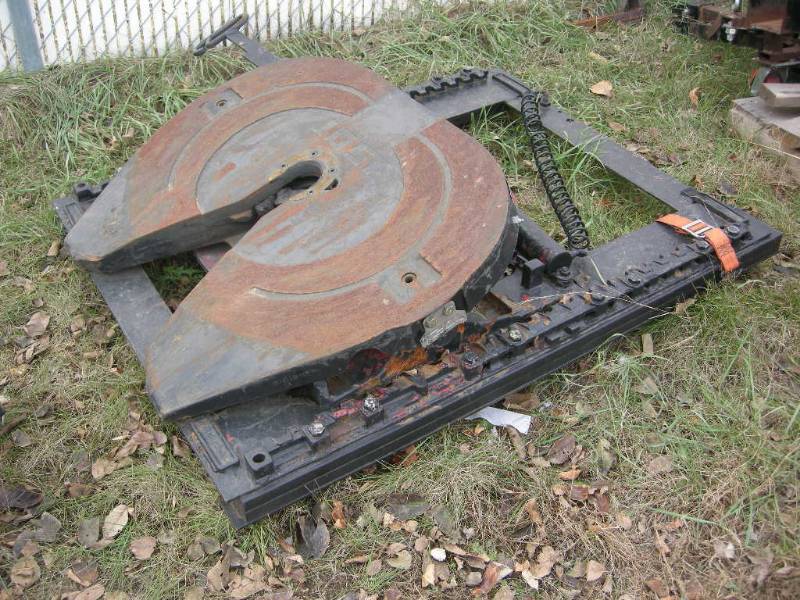 lot 171 image: Jost 5th Wheel Plate on Frame