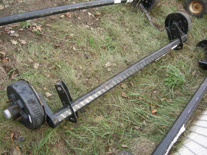 lot 173 image: 3500lb Trailer Axle