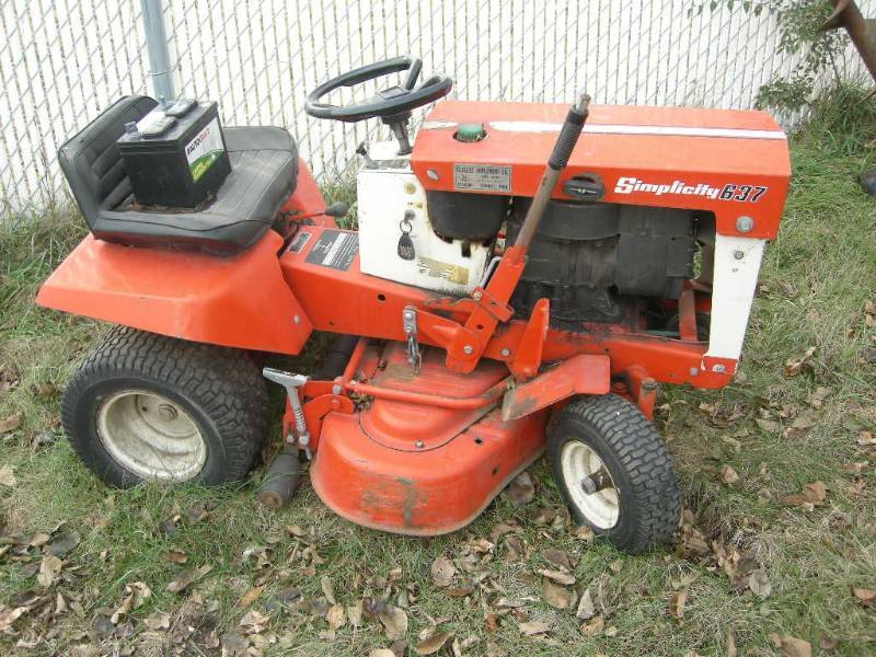 lot 185 image: Simplicity 637 Yeoman Tractor
