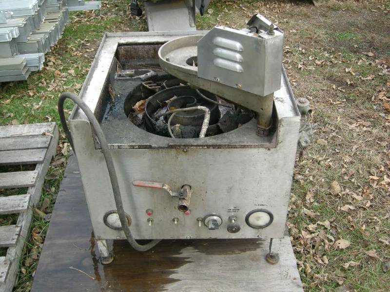 lot 191 image: Doughnut Machine Project