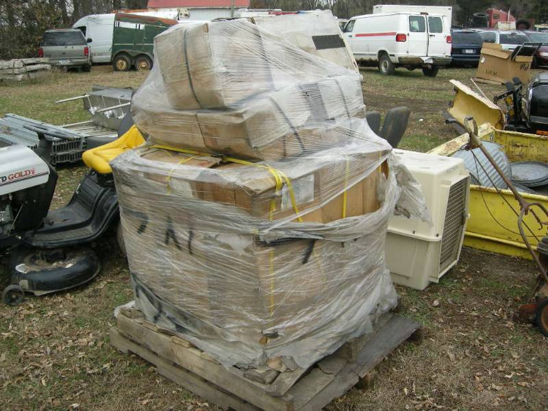 lot 194 image: Pallet of Clear Poly Bags