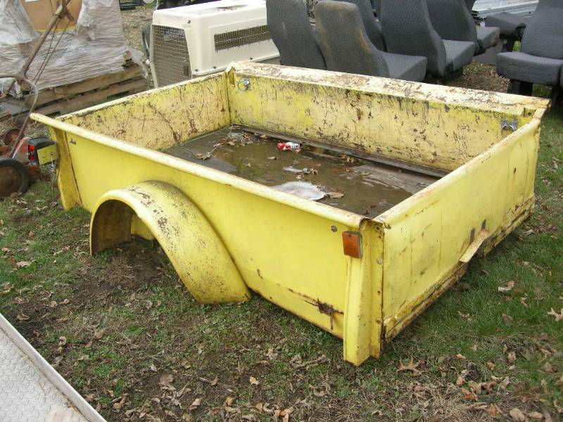 lot 200 image: Classic Chevrolet Stepside Pickup Box