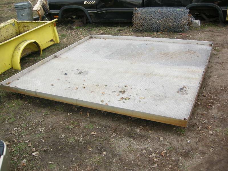 lot 205 image: Pickup Box SnowmobileATV Deck