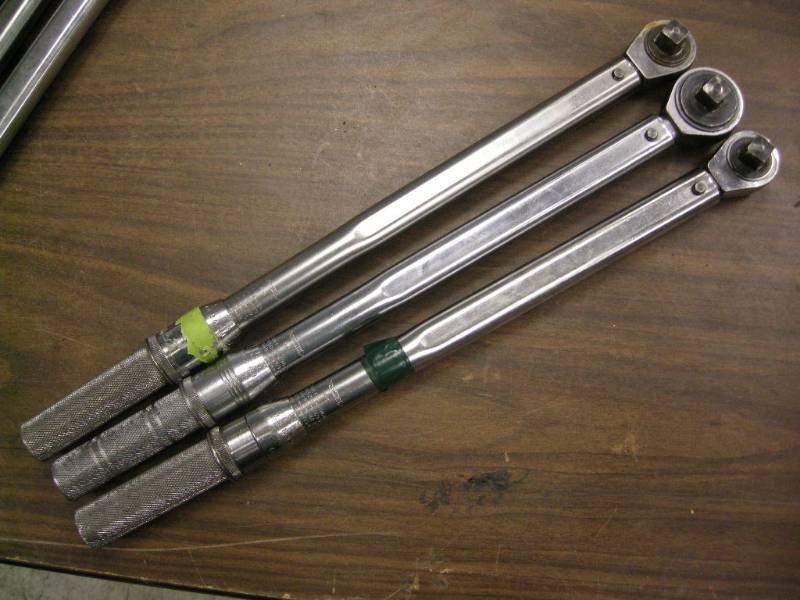 lot 248 image: 3 Utica 12 dr Torque Wrenches