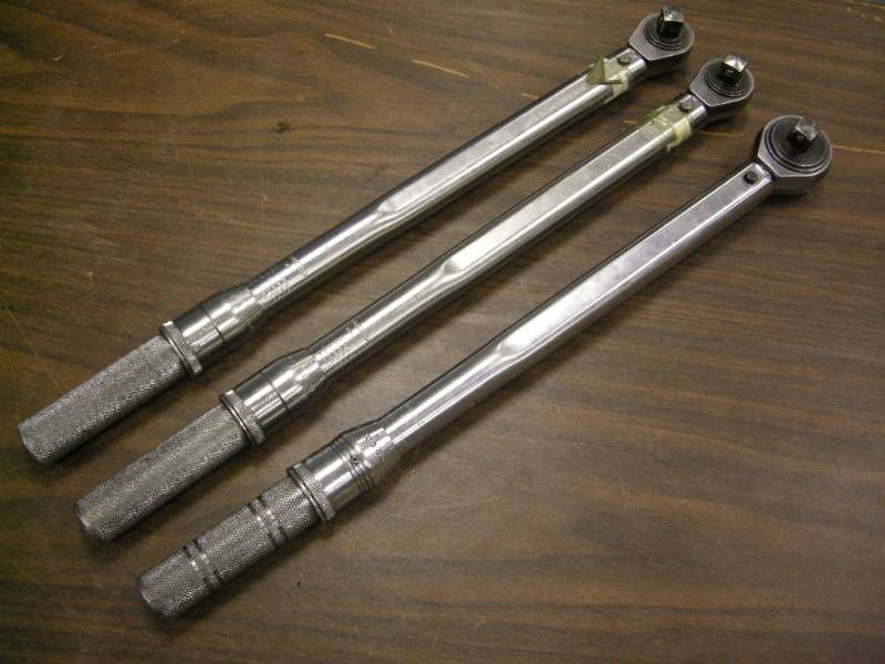 lot 251 image: 3 Utica 12 dr Torque Wrenches
