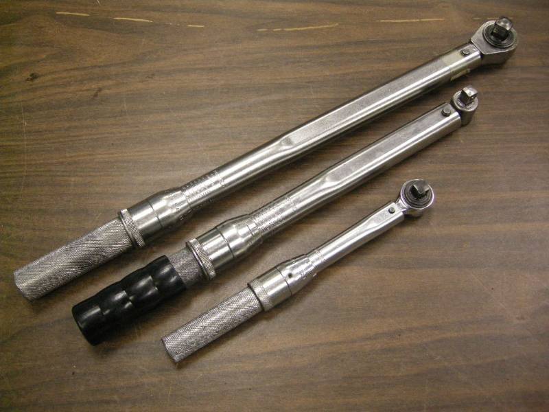 lot 252 image: 3 utica Torque Wrenches