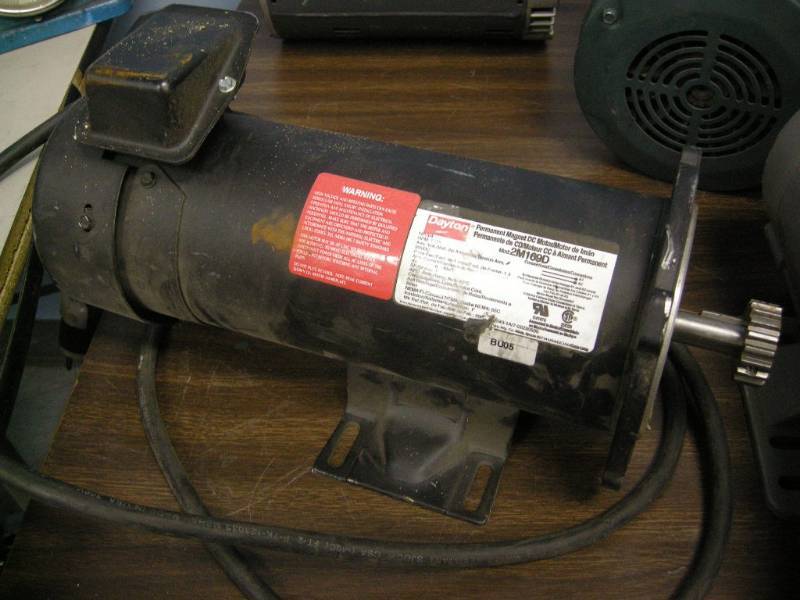 lot 284 image: Dayton Permanent Magnet DC Motor