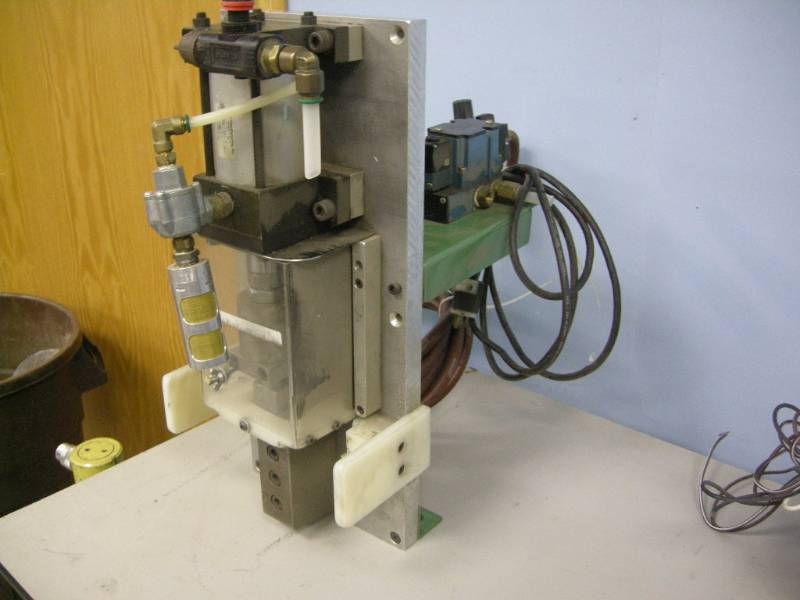lot 292 image: TRD Cylinder Press Set Up