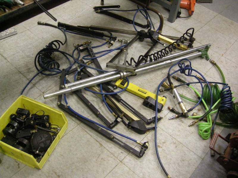 lot 296 image: Tool Balancers - Arms - Hose