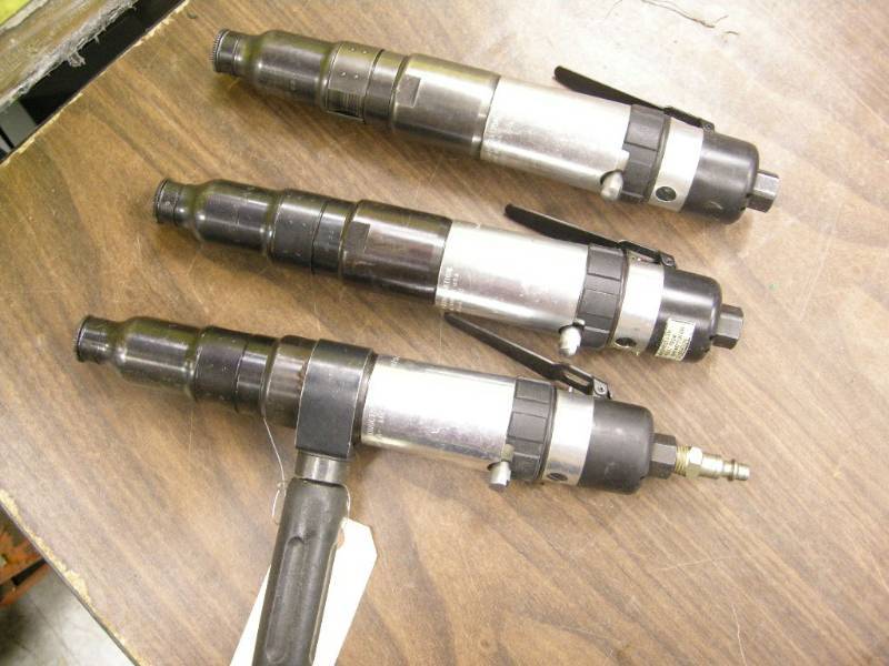 lot 308 image: 3 Aro Pneumatic In-Line ScrewNut Drivers