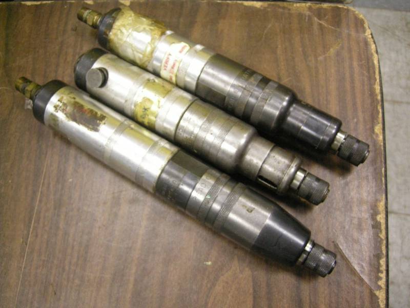 lot 310 image: 3 Cleco Pneumatic In-Line ScrewNut Drivers