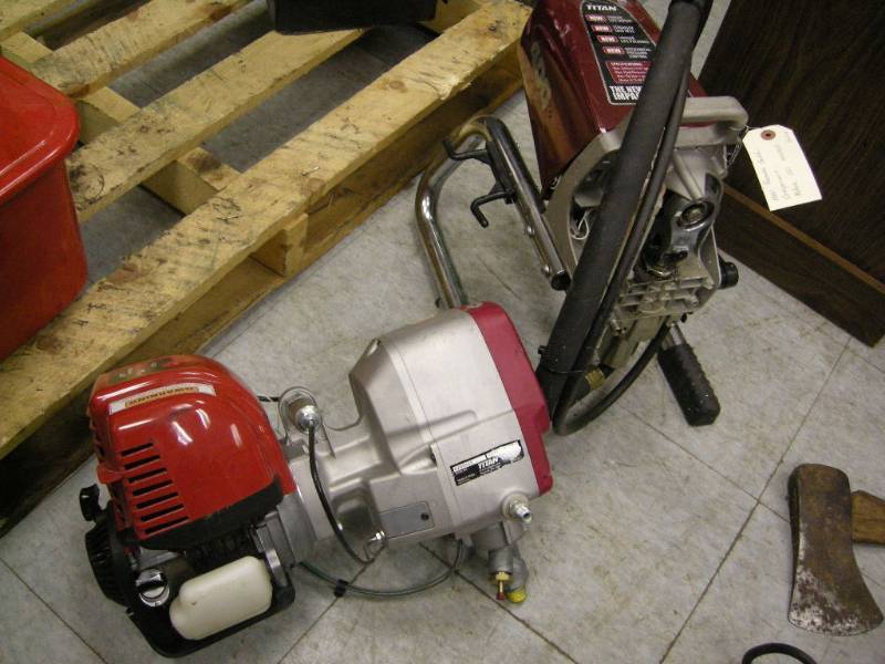 lot 313 image: Titan 4 Stroke, Pump, Sprayer