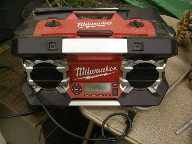lot 318 image: Milwaukee Jobsite RadioCharger