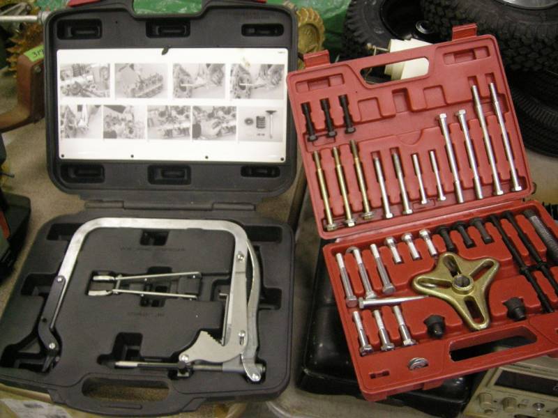 lot 321 image: Automotive Valve Spring and Puller Sets