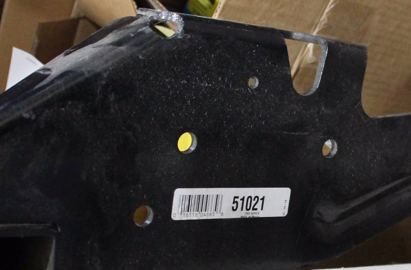 lot 0016 image: Draw Tite Pro Series Class III Receiver Hitch  51021  1988-2000 ChevyGMC Pickup