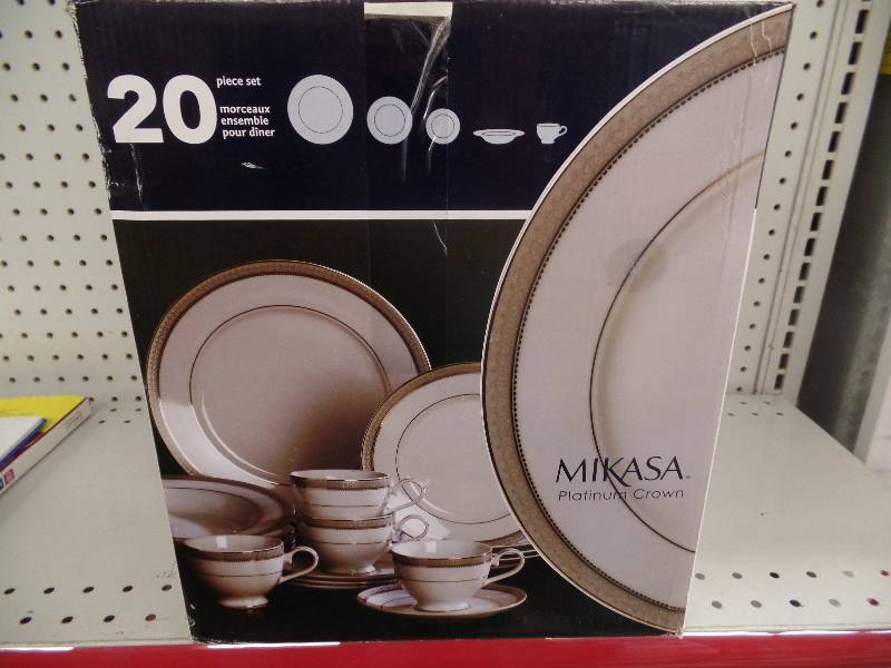 Mikasa 20 Piece Dish Set-New
